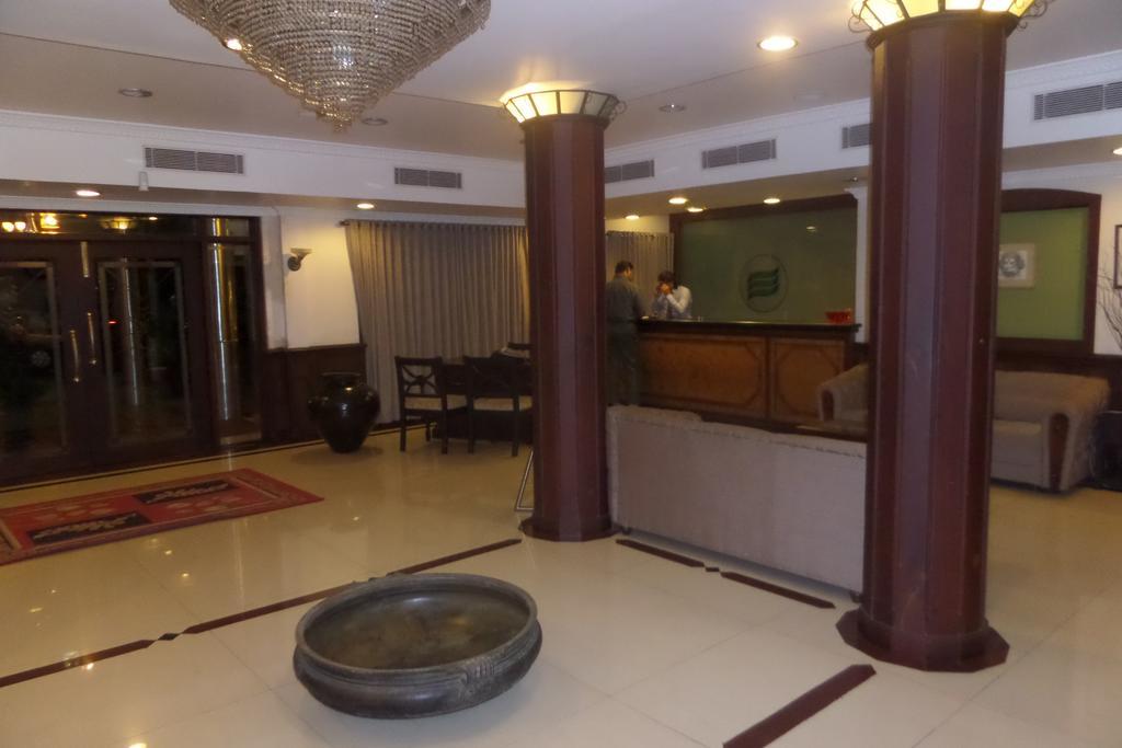 Hotel Elegance Kāladi Esterno foto